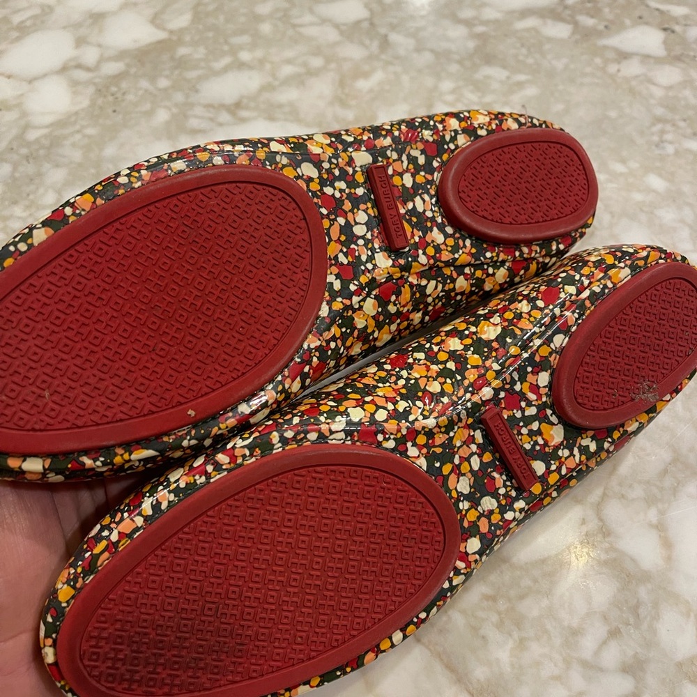 Basically brand new. Worn 1 time indoors only
Tory Burch Millers- patent leathe - Picture 2 of 2